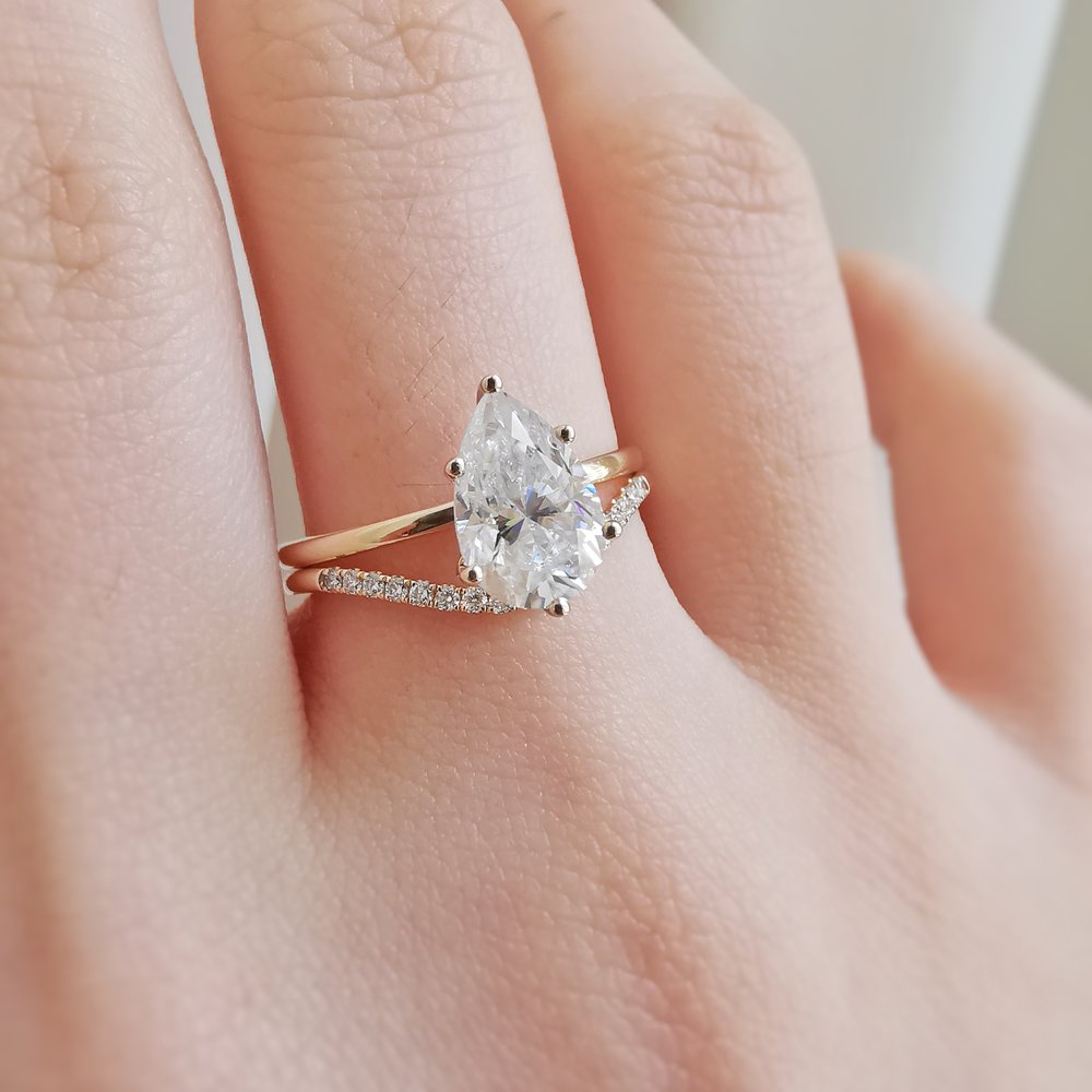 0.09 CT Round Curved Lab Grown Diamond Wedding Band